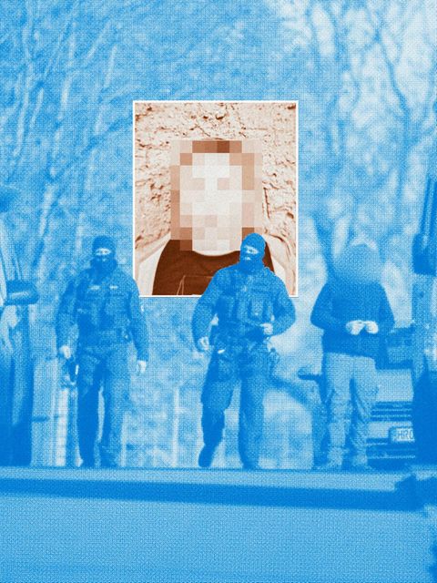 Fall Fabian: Polizeibeamte laufen bei einer Hausdurchsuchung in Reimershagen über die Straße