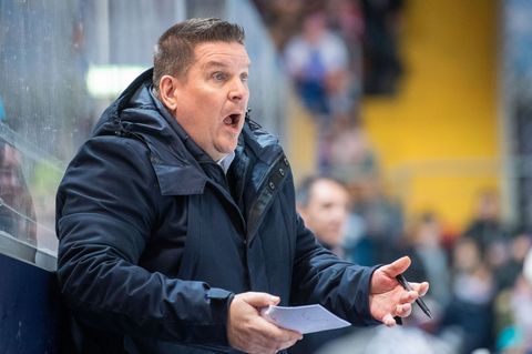 Tom Pokel trainiert künftig die Löwen Frankfurt. (Archivbild) Foto: Lino Mirgeler/dpa