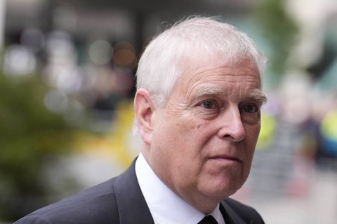 Andrew Mountbatten Windsor ist jetzt offiziell den Prinzentitel los.