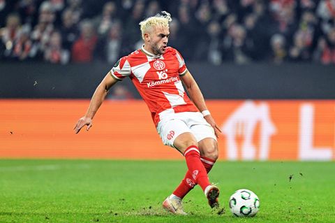 Der eingewechselte Benedict Hollerbach sorgte gegen Florenz für das 1:1. Foto: Uwe Anspach/dpa