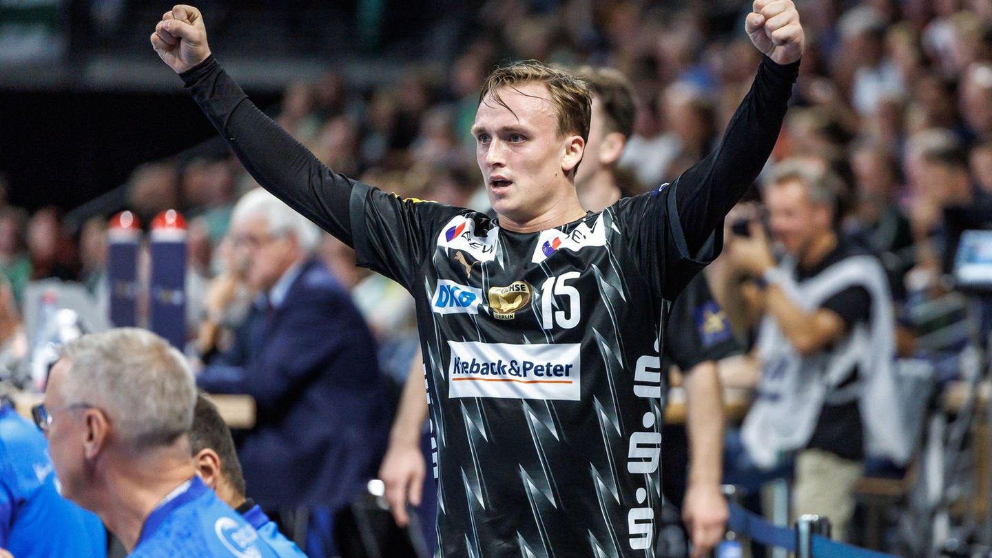 Füchse-Spielmacher Tobias Gröndahl steuerte sechs Tore zum Pokalerfolg bei. (Archivbild) Foto: Andreas Gora/dpa