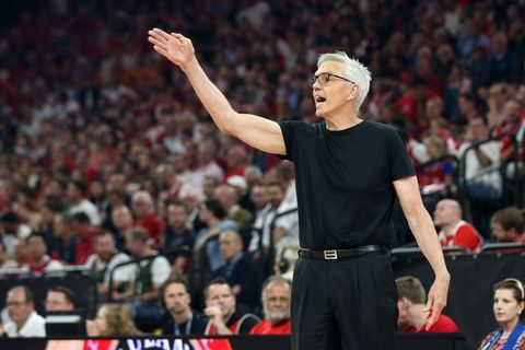 Bayern-Trainer Gordon Herbert gewann mit seinem Team auch bei Paris Basketball. (Archivbild) Foto: Matthias Stickel/dpa