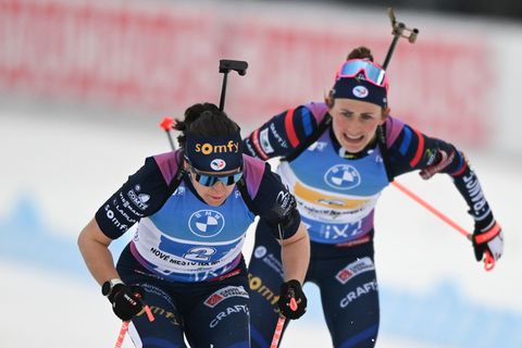 Julia Simon (l) darf nach dem Kreditkartenbetrug an ihrer Teamkollegin Justine Braisaz-Bouchet (r) bei Olympia teilnehmen. (Arch