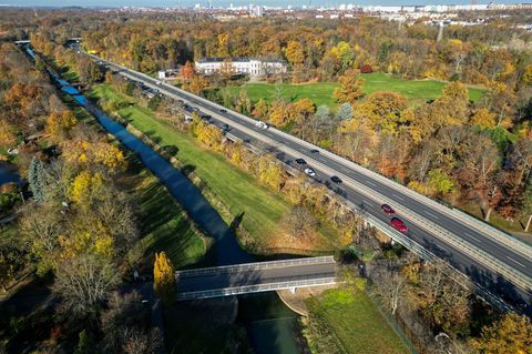 Die Agra-Brücke bei Leipzig wird unter die Lupe genommen. (Archivbild) Foto: Jan Woitas/dpa