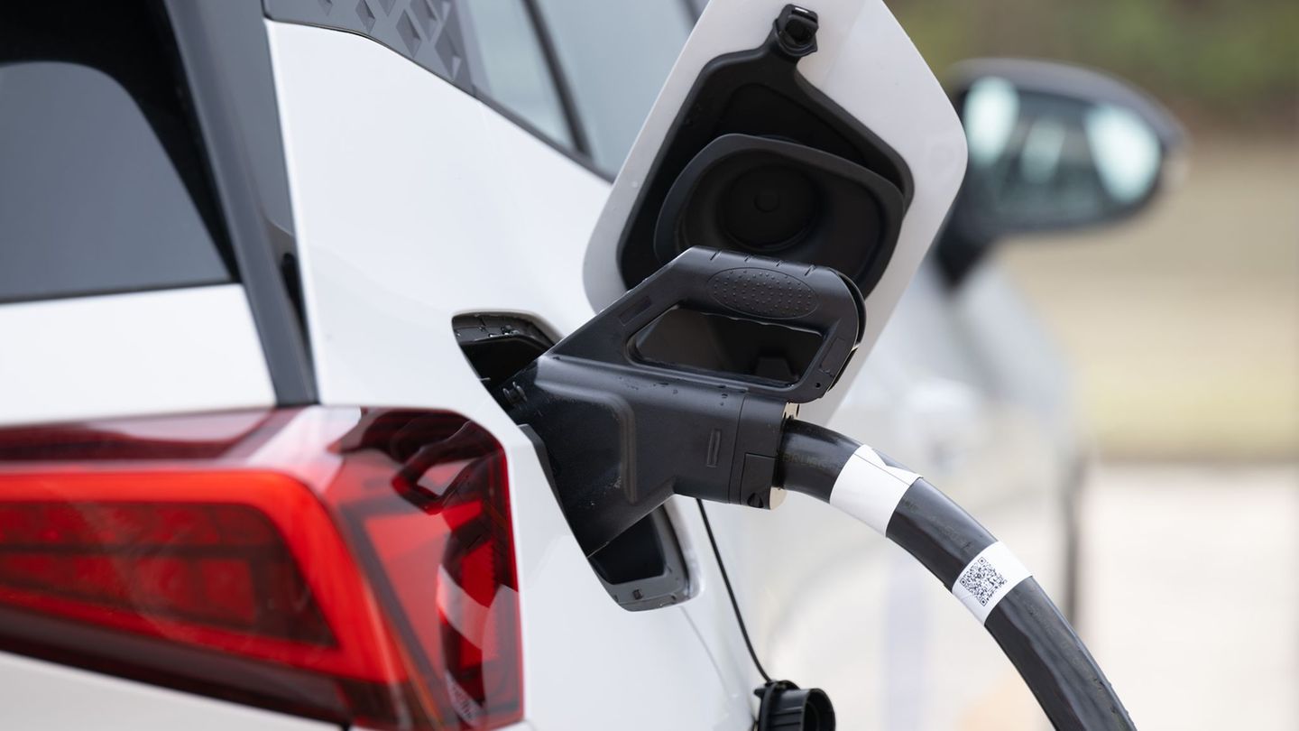 Elektromobilität: Preise für Elektroautos und Verbrenner nähern sich an