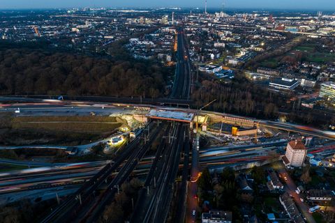 Zehn Tage lang wird die A3 rund um das Autobahnkreuz Kaiserberg voll gesperrt. (Archivbild) Foto: Christoph Reichwein/dpa