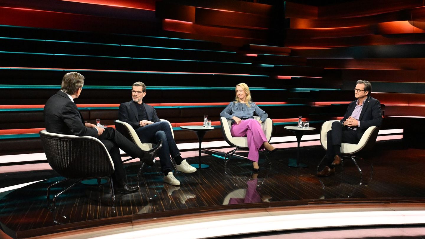 Im ZDF-Talk diskutierten, von links: Moderator Markus Lanz, Karl-Theodor zu Guttenberg, Melanie Amann und Stephan Grünewald.