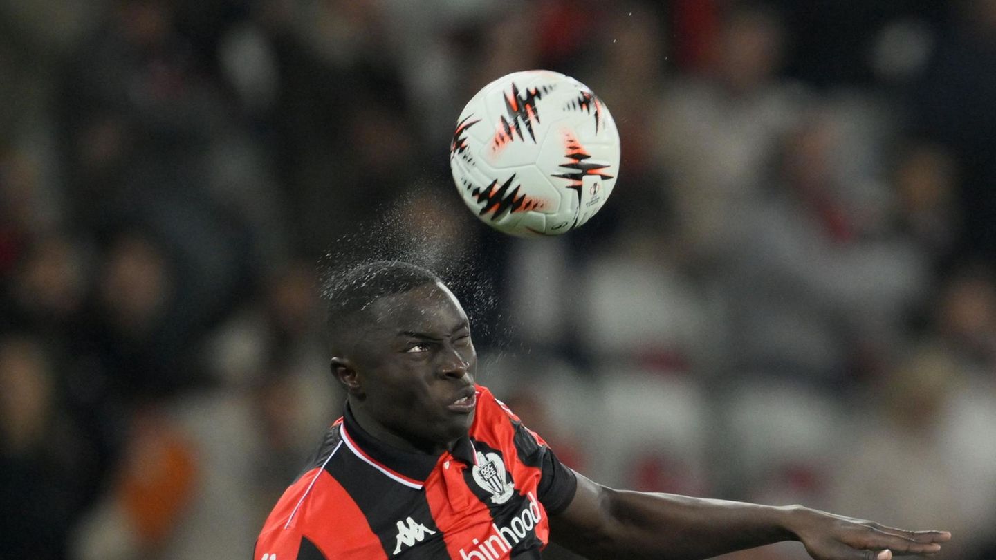 Wie in der Kreisliga: Platter Ball sorgt bei Freiburger Europapokal-Spiel für Ärger