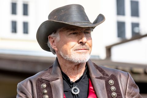 Nick Wilder setzt sich im Roman "Vaterliebe" mit der Verdrängung des Nationalsozialismus und der steten Gefahr des Rechtsextremi