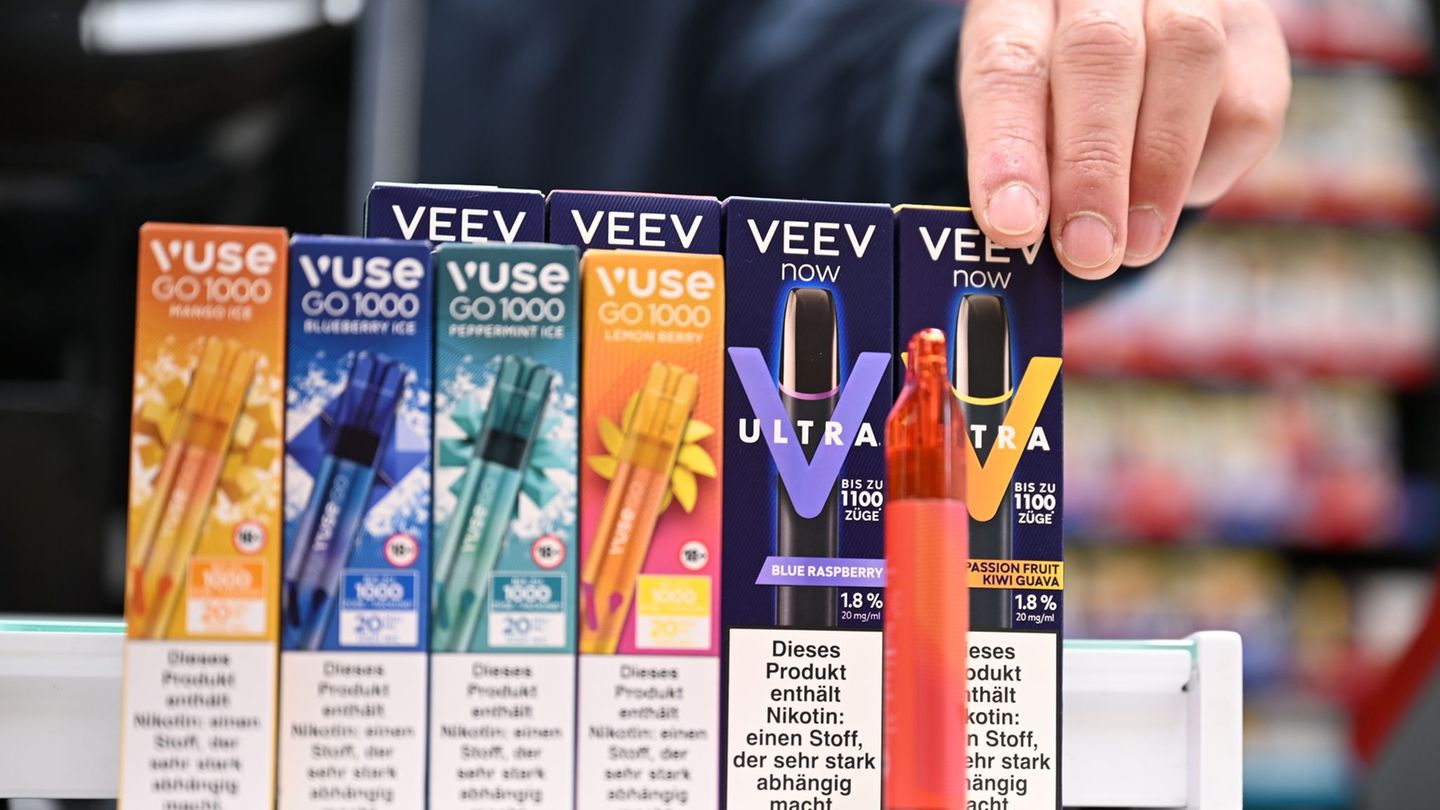 Vaping: E-Zigaretten als Wegwerfprodukt: Politik treibt Verbot voran