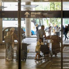 Afghanische Flüchtlinge auf dem Flughafen Hannover