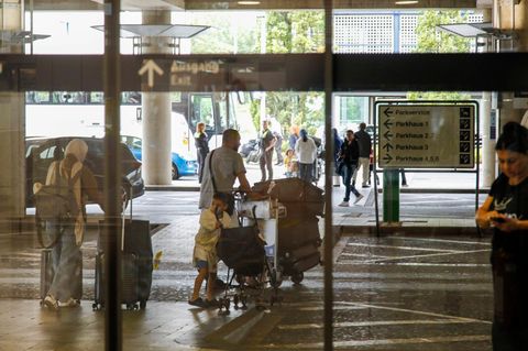 Afghanische Flüchtlinge auf dem Flughafen Hannover