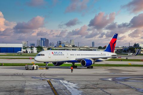 Eine Delta-Maschine am Atlanta International Airport (Symbolbild Shutdown)