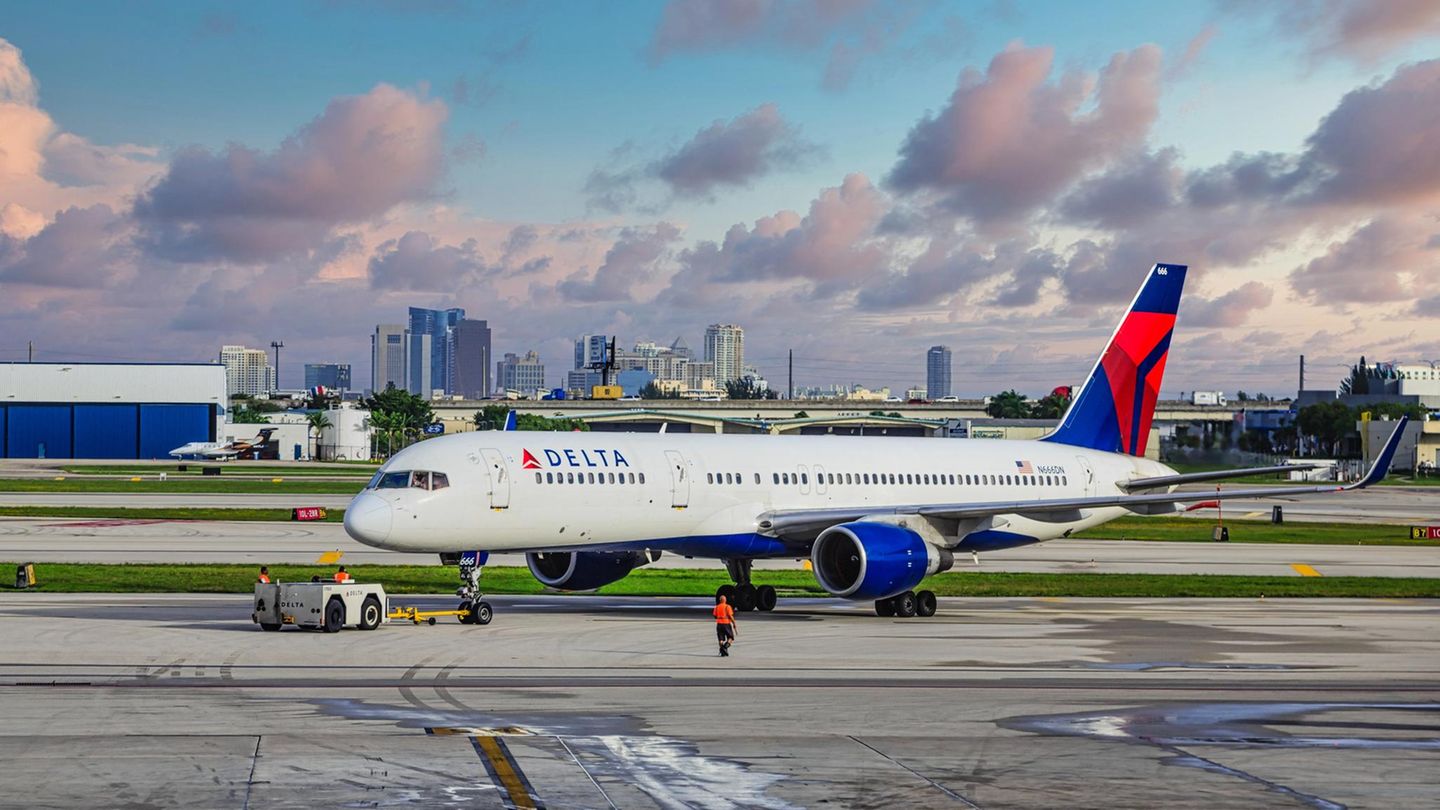 Eine Delta-Maschine am Atlanta International Airport (Symbolbild Shutdown)
