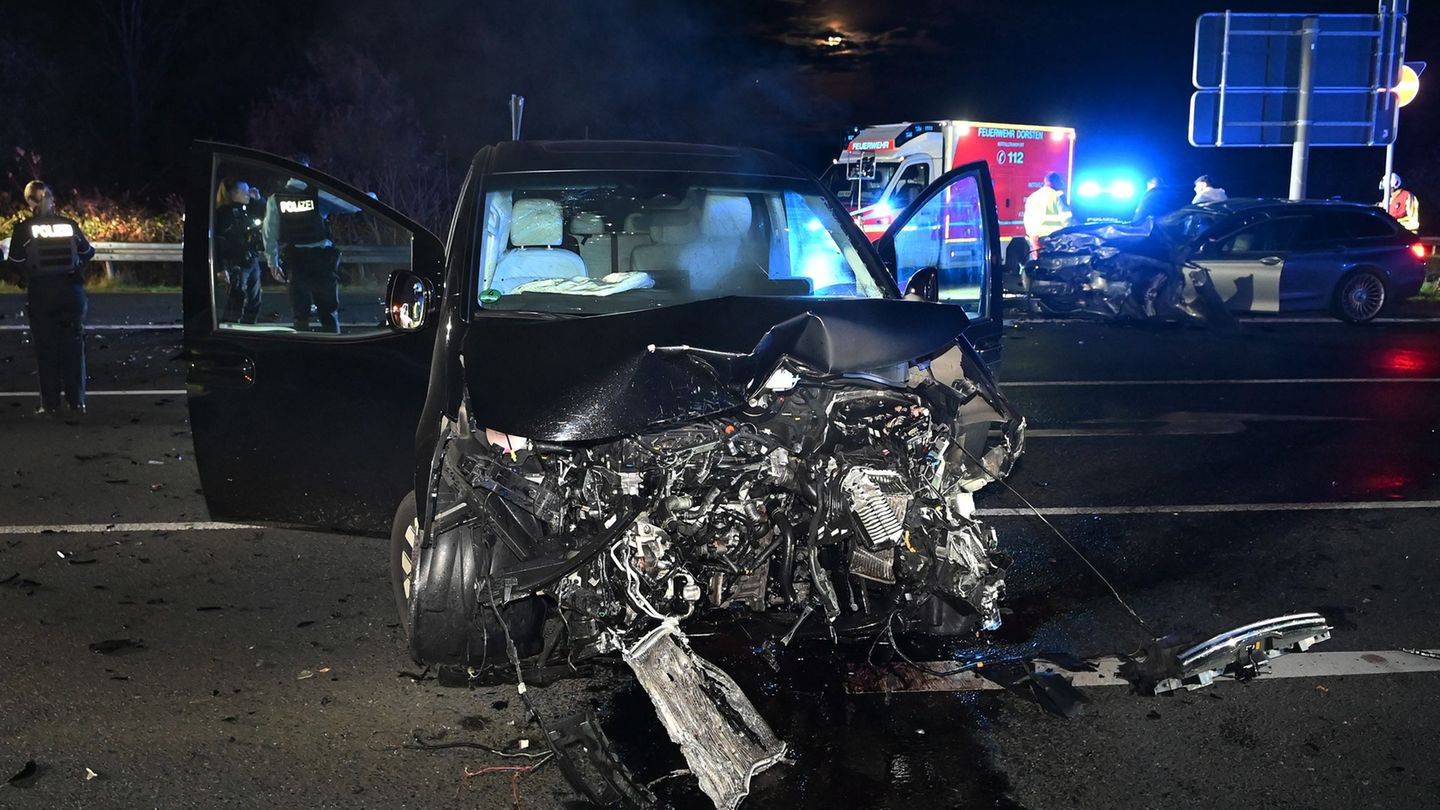 Unfall in Dorsten - eine schwer verletzte Schwangere ist außer Lebensgefahr. Foto: Guido Bludau/dpa