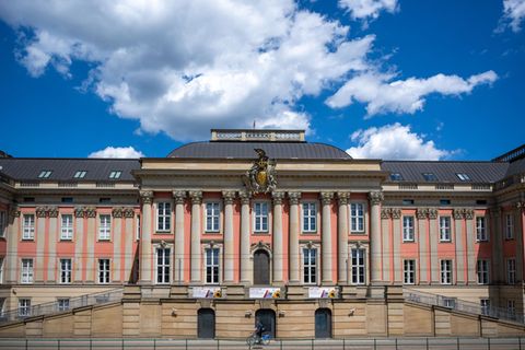Im Brandenburger Landtag will man auf die Fehler während der Pandemie schauen. (Archivbild) Foto: Monika Skolimowska/dpa