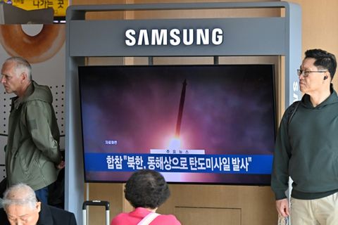 Südkoreanisches Fernsehen zeigt Raketentest Nordkoreas