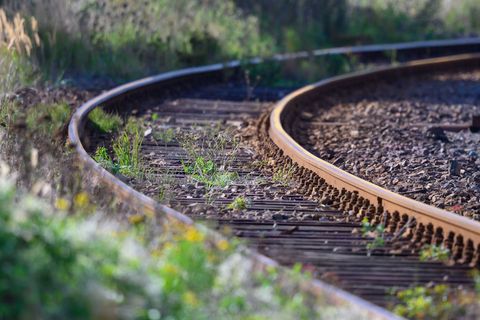 Die Fuchstalbahn wird seit 1984 nur noch für Güterzüge benutzt. (Symbolbild) Foto: Jens Büttner/dpa-Zentralbild/dpa