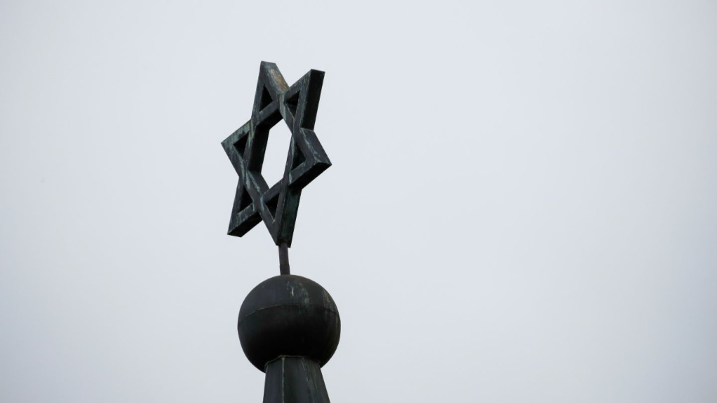 Davidstern auf der Kuppel einer Synagoge