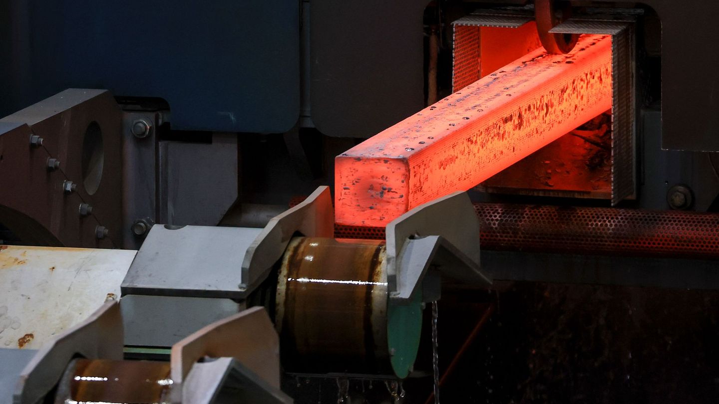 Feralpi Stahl zählt zu den zehn größten Stahlproduzenten in Deutschland. (Archivbild) Foto: Jan Woitas/dpa