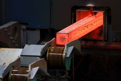 Feralpi Stahl zählt zu den zehn größten Stahlproduzenten in Deutschland. (Archivbild) Foto: Jan Woitas/dpa