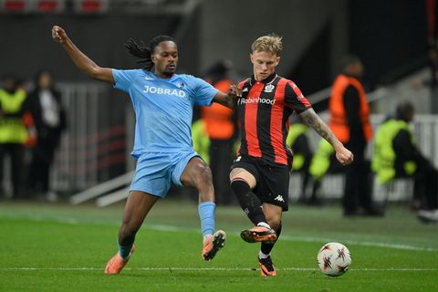 Einer der Bälle im Spiel war nicht richtig aufgepumpt. Foto: Philippe Magoni/AP/dpa