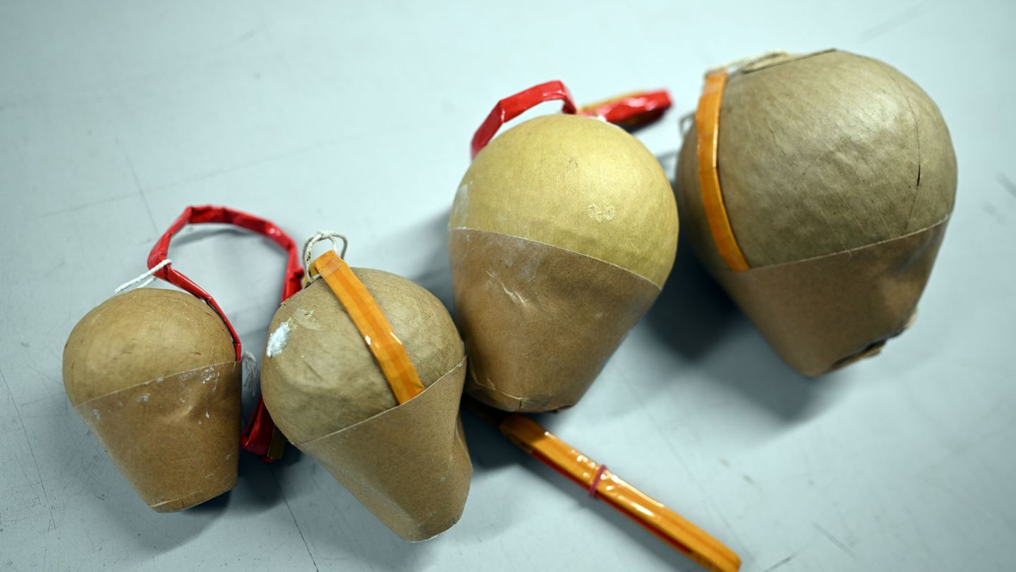 An Silvester war ein Mann in Geseke beim Hantieren mit einer Kugelbombe gestorben. (Symbolbild) Foto: Federico Gambarini/dpa