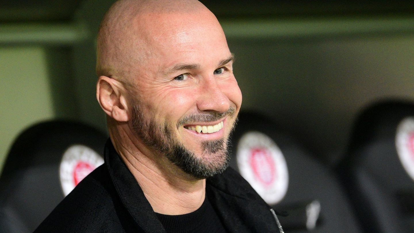 Nach dem guten Saisonstart der TSG 1899 Hoffenheim ist das Lächeln bei Christian Ilzer zurück (Archiv). Foto: Daniel Bockwoldt/d