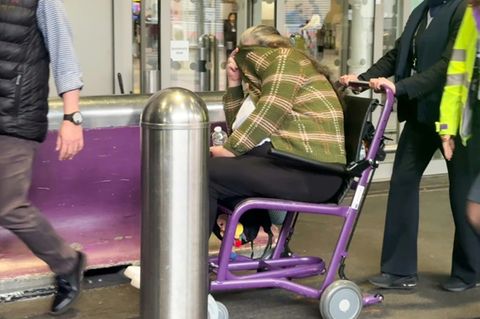 Lindsay Sandiford nach Landung in London