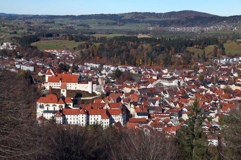 Die Stadt Füssen ist nun Kneippheilbad. Foto: Karl-Josef Hildenbrand/dpa