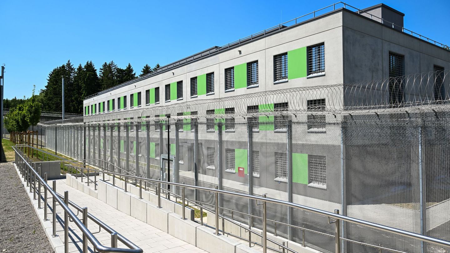 Hinweise über Drogenhandel in der JVA Ravensburg führten zu einem Ermittlungsverfahren. (Archivbild) Foto: Felix Kästle/dpa