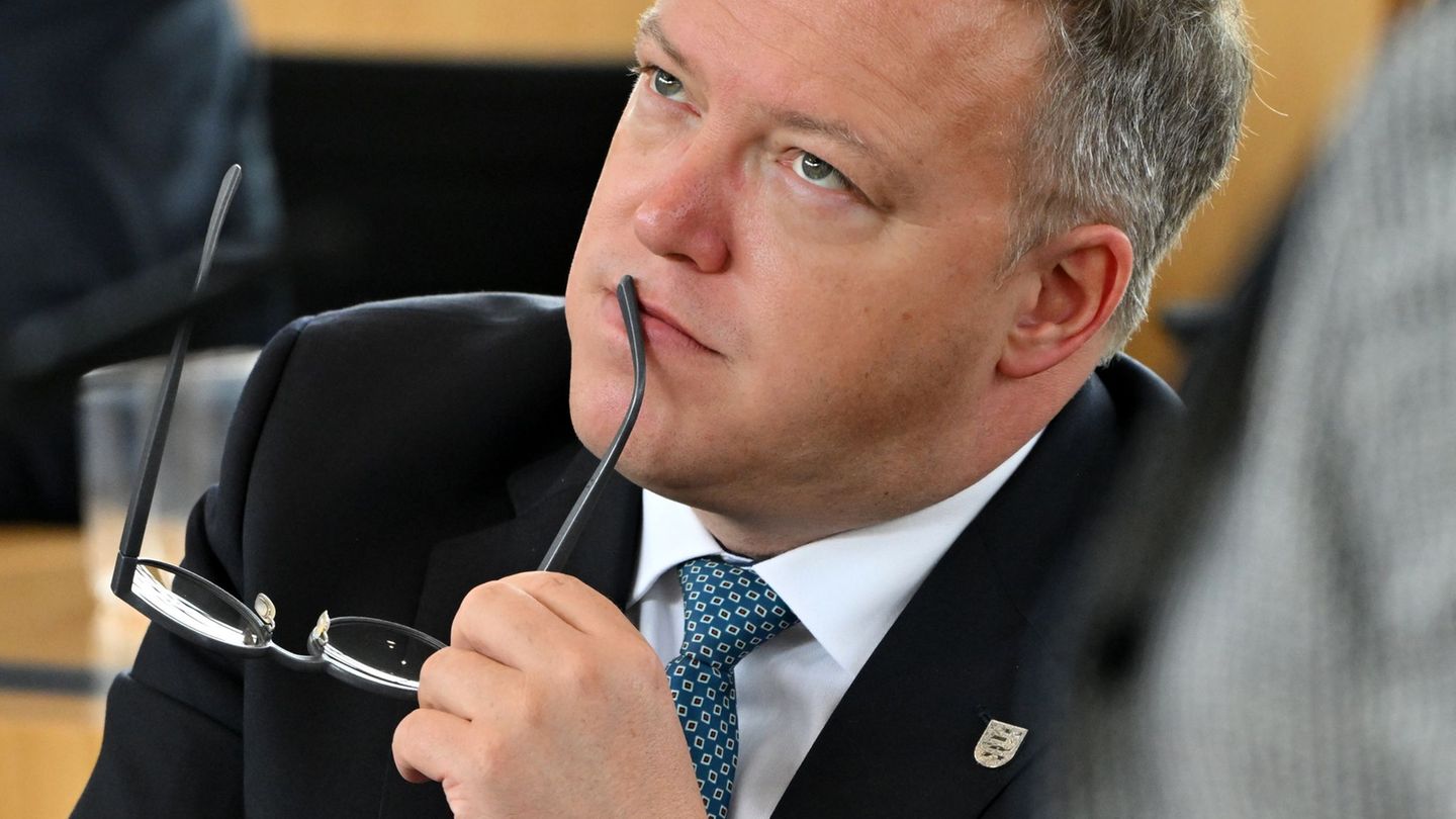 Thüringens Ministerpräsident Mario Voigt (CDU) will Verwaltung und Verfahren in Thüringen schneller und effizienter machen. (Arc
