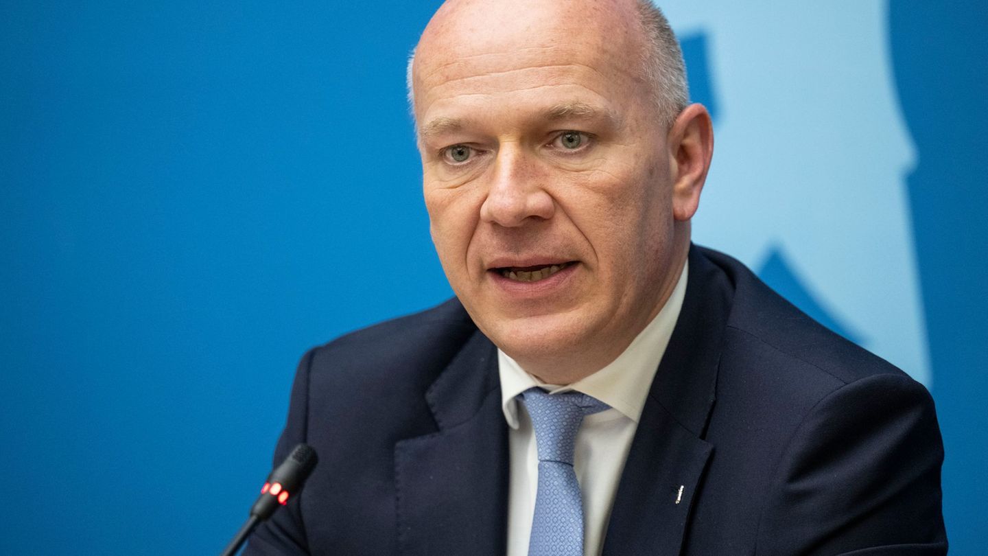 Berlins Regierender Bürgermeister Kai Wegner (CDU) mahnt, die Erinnerung an die Geschichte lebendig zu halten. (Archivbild) Foto