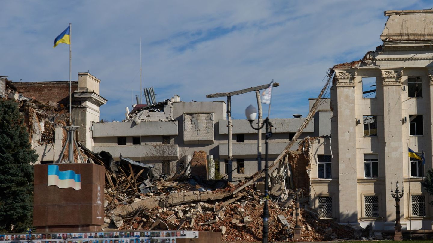 Ständiger russischer Beschuss und Drohnenangriffe gehören im südukrainischen Gebiet Cherson zum traurigen Alltag. (Archivbild) F