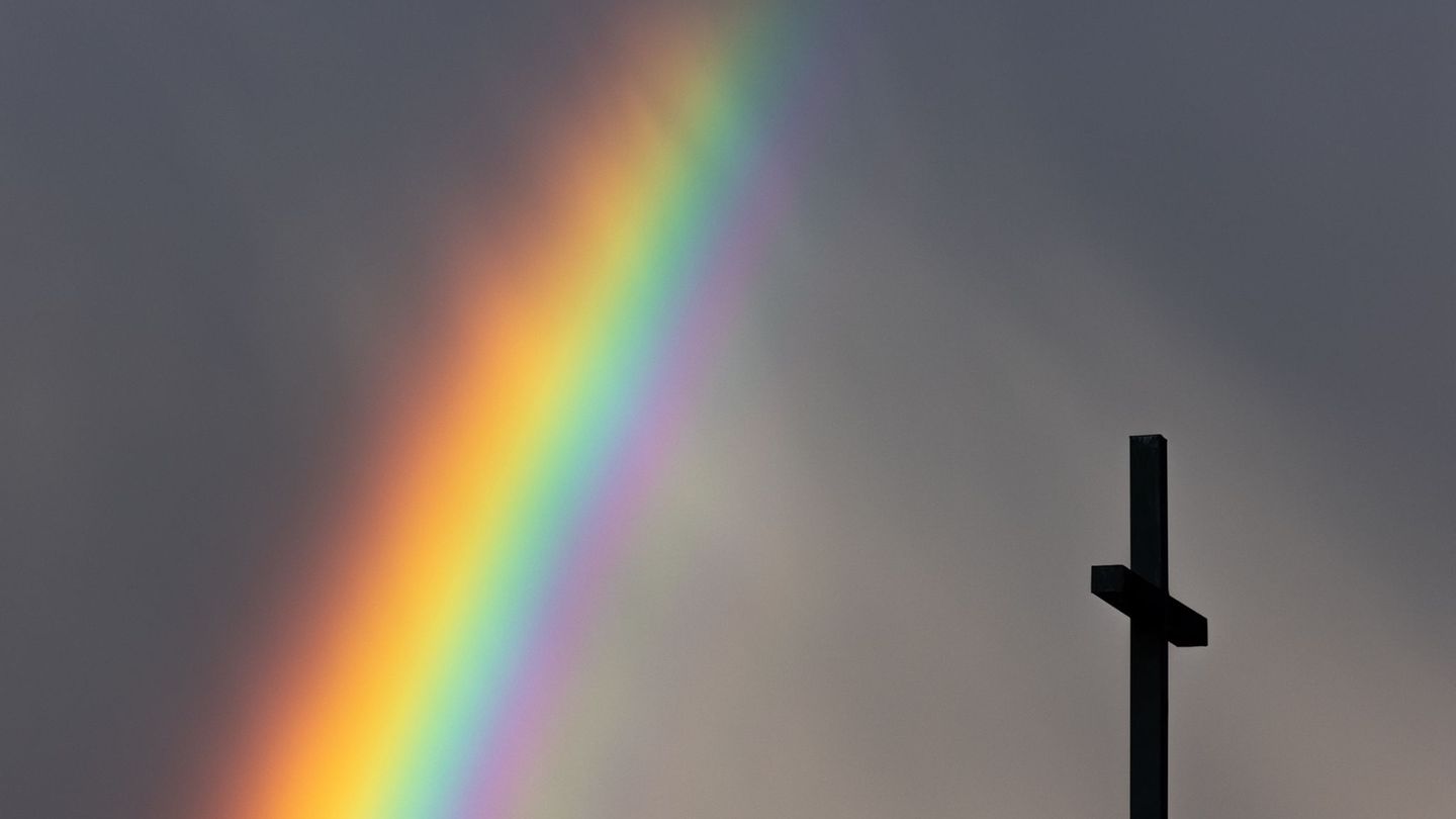 Angebliche Polyhochzeit? Die evangelische Kirche in Berlin geht auf Distanz. (Symbolbild) Foto: Rolf Vennenbernd/dpa