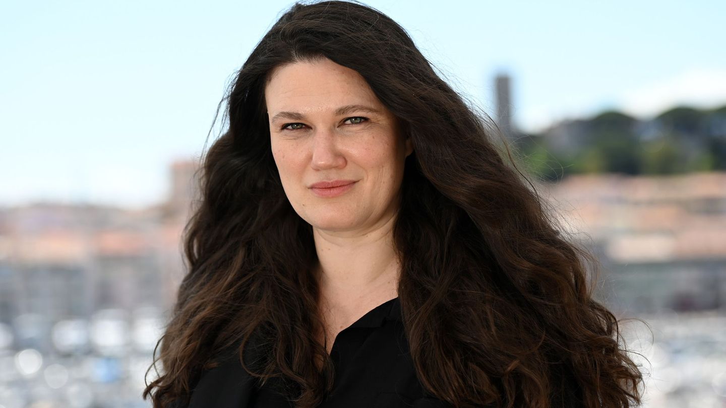 Die Berliner Regisseurin Mascha Schilinski bekommt den Günter Rohrbach Filmpreis 2025 (Archivbild) Foto: Stefanie Rex/dpa