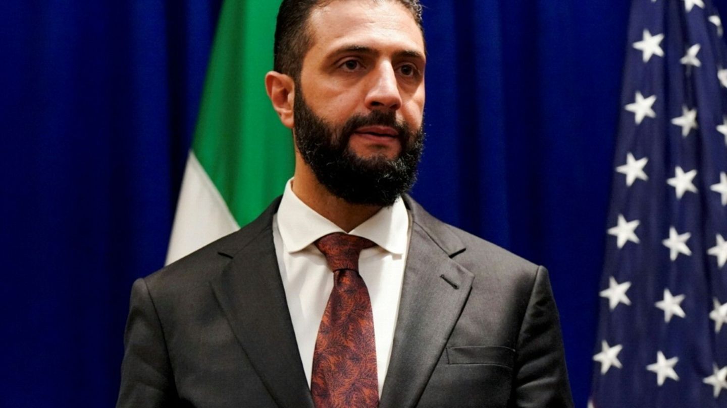 Syriens Übergangspräsident Ahmed al-Scharaa im September