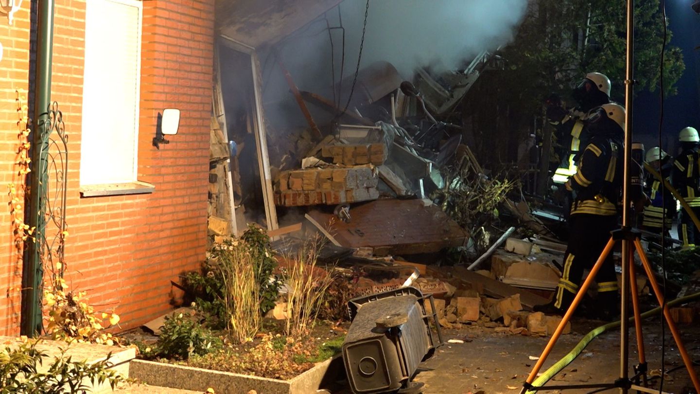 Das Reihenhaus in Wolfenbüttel liegt nach dem Vorfall in Trümmern. Foto: Benjamin Müller/dpa
