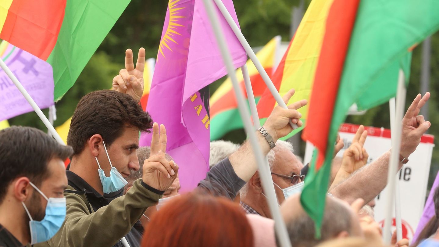 In Köln werden etwa 15.000 Kurden zu einer Demo erwartet. (Archivbild) Foto: David Young/dpa