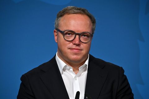 Thüringens Ministerpräsident Mario Voigt (CDU) reist mit einer Delegation nach Israel. Foto: Martin Schutt/dpa