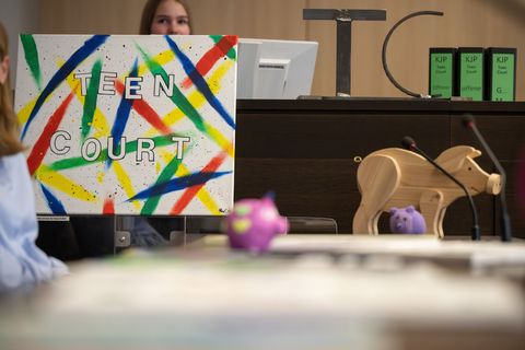 Schülergerichte gibt es seit 25 Jahren in Deutschland. (Archivbild) Foto: Sebastian Christoph Gollnow/dpa