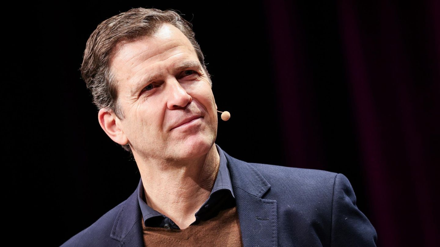 Oliver Bierhoff kann sich Bundesliga-Spiele im Ausland vorstellen - viele andere nicht