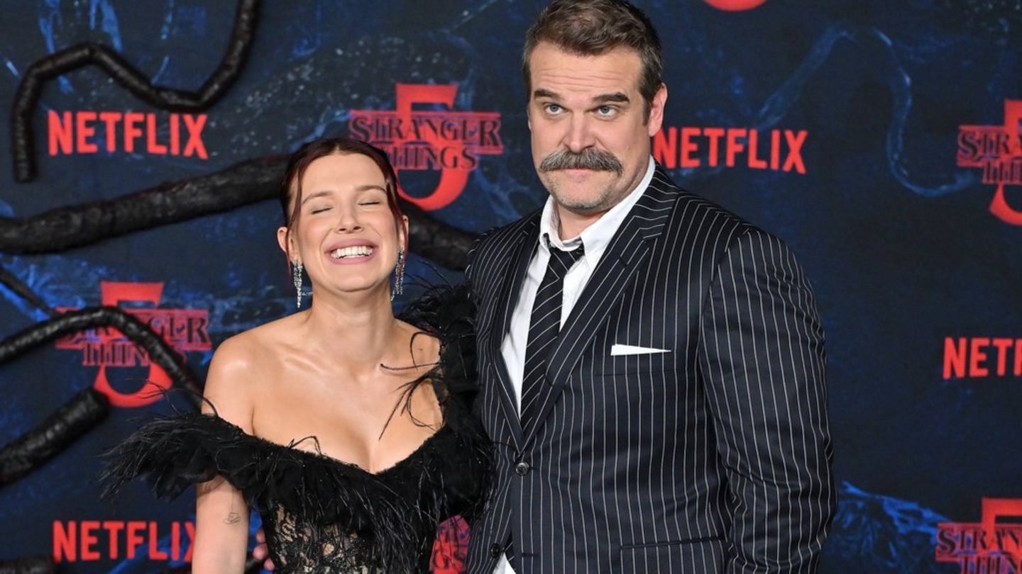 Nach dem innigen Auftritt hat Millie Bobby Brown den Mobbing-Gerüchten um David Harbour nun auch direkt den Wind aus den Segel