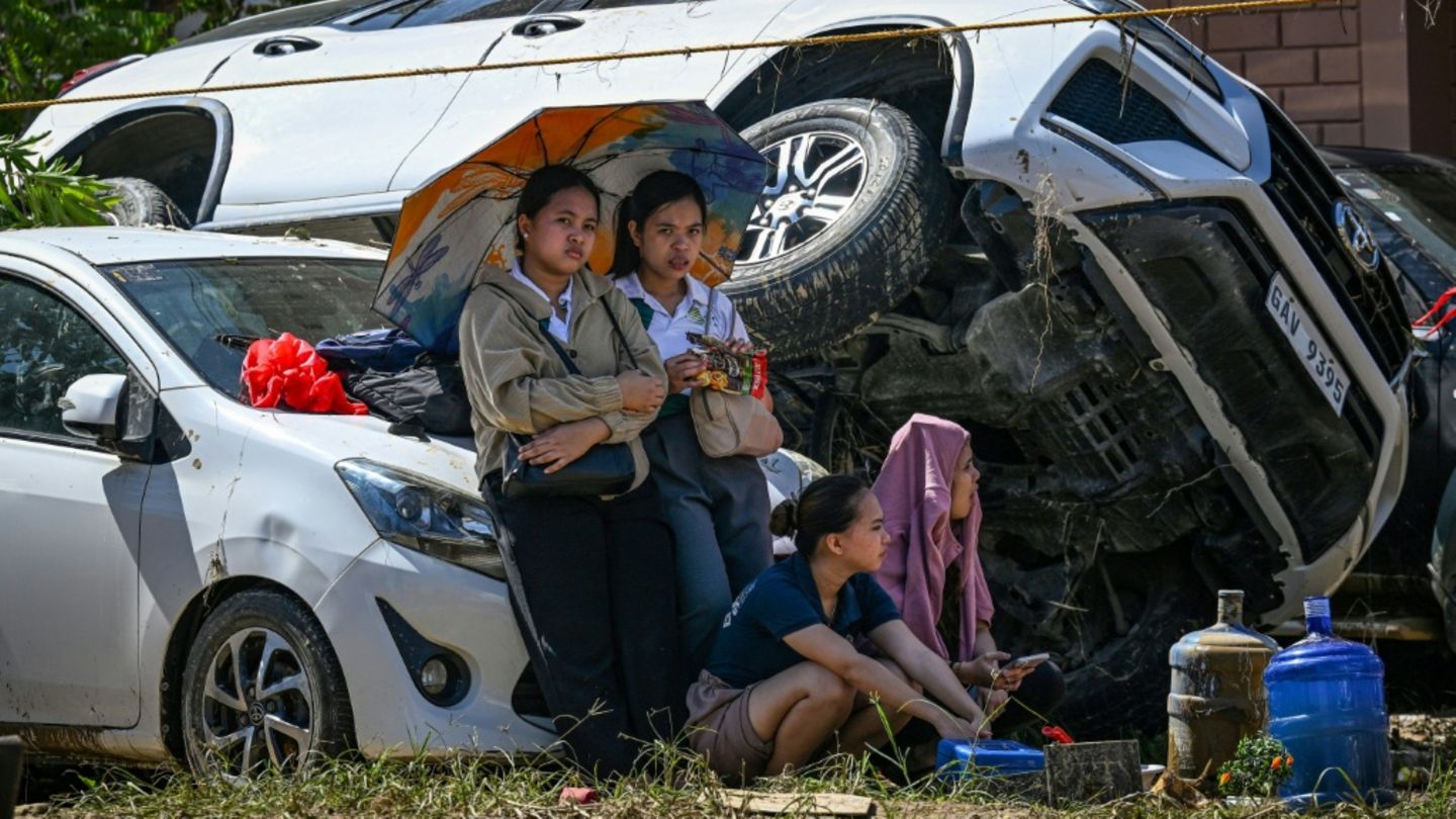 Philippinen setzen Suche nach Toten aus und wappnen sich für nächsten Taifun