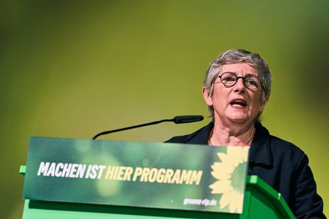 Britta Haßelmann geht in Bingen mit der schwarz-roten Bundesregierung hart ins Gericht. Foto: Sascha Ditscher/dpa