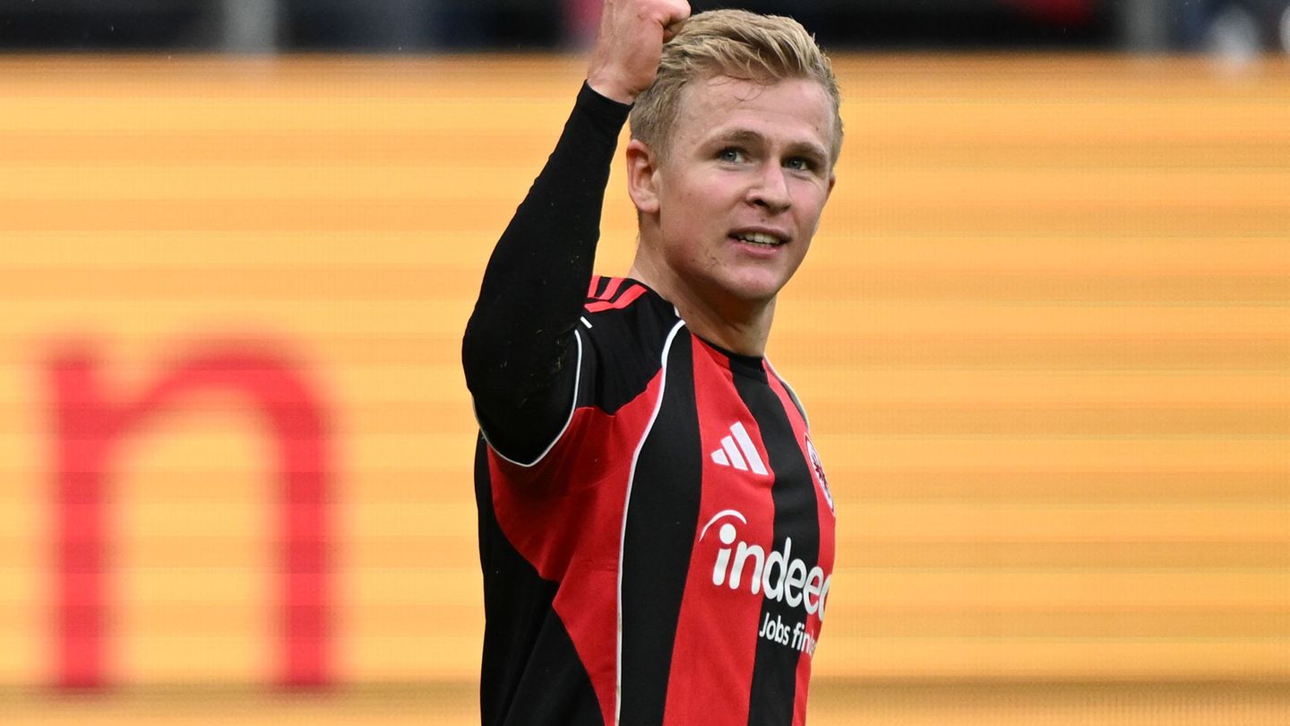 Eintracht-Stürmer Jonathan Burkardt trifft erstmals auf sein altes Team aus Mainz (Archiv). Foto: Arne Dedert/dpa