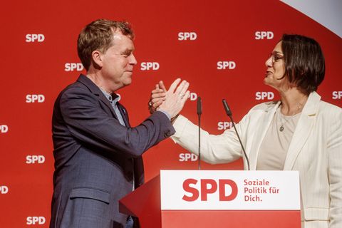 Ulf Kämpfer hat sich gegen Serpil Midyatli im Rennen um die SPD-Spitzenkandidatur durchgesetzt. (Archivbild) Foto: Markus Scholz