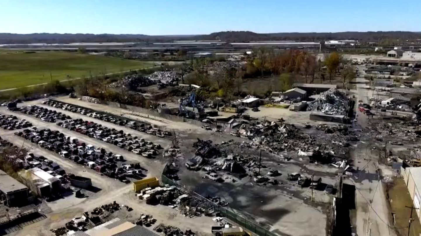 Kentucky-Videos-zeigen-Zerst-rung-nach-Absturz-von-UPS-Flugzeug-in-Louisville