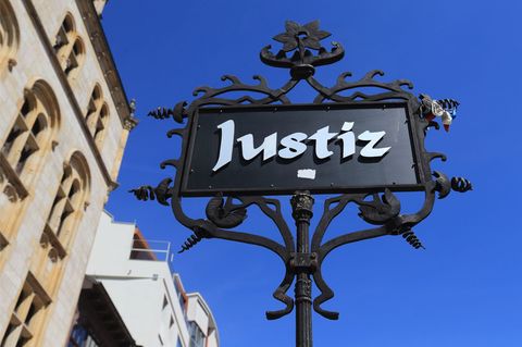 Einblicke in die Arbeit der Justiz gab der Tag der Justizberufe in Magdeburg. (Archivbild) Foto: Jens Wolf/dpa-Zentralbild/dpa