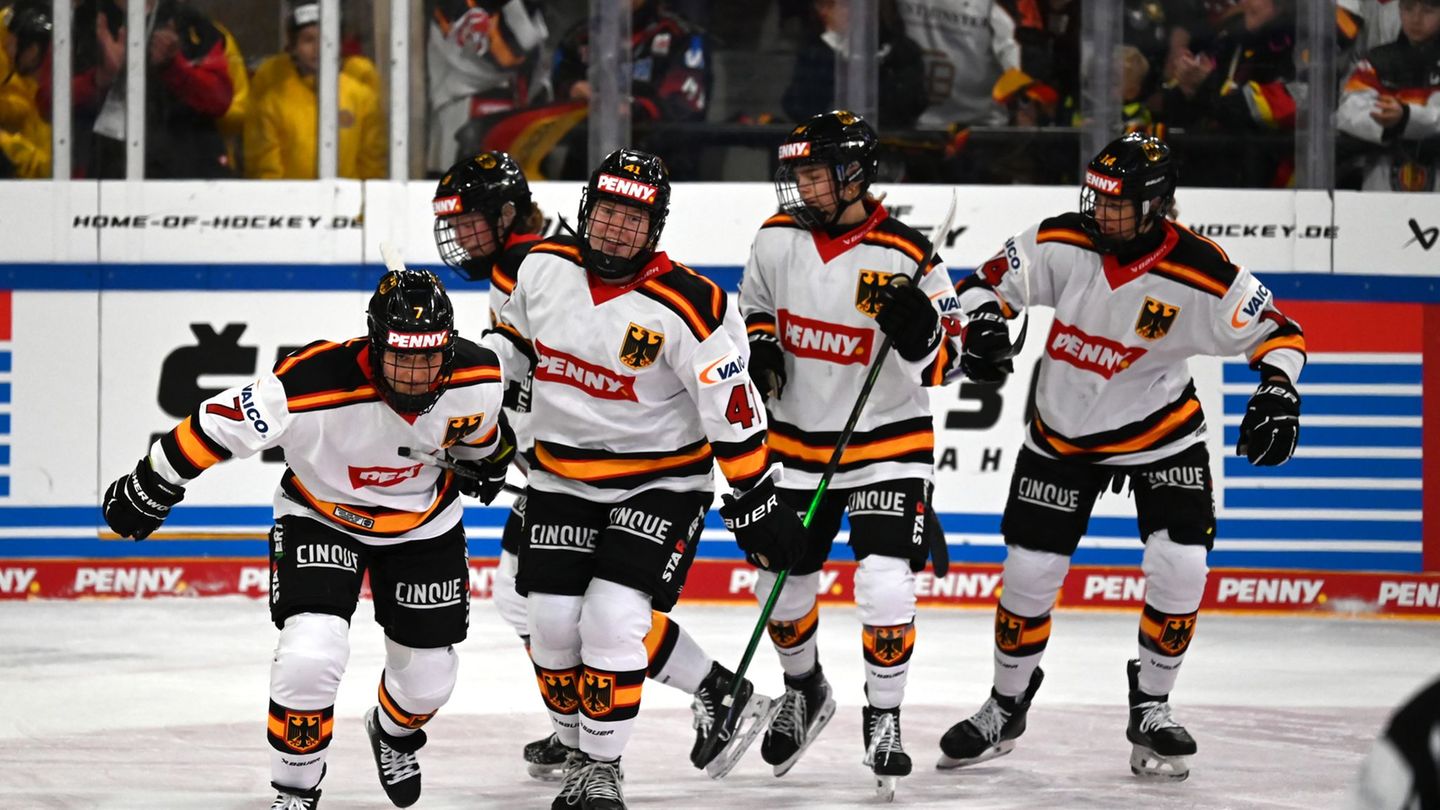 Deutschland Cup: Eishockey-Frauen verabschieden sich mit Titelverteidigung